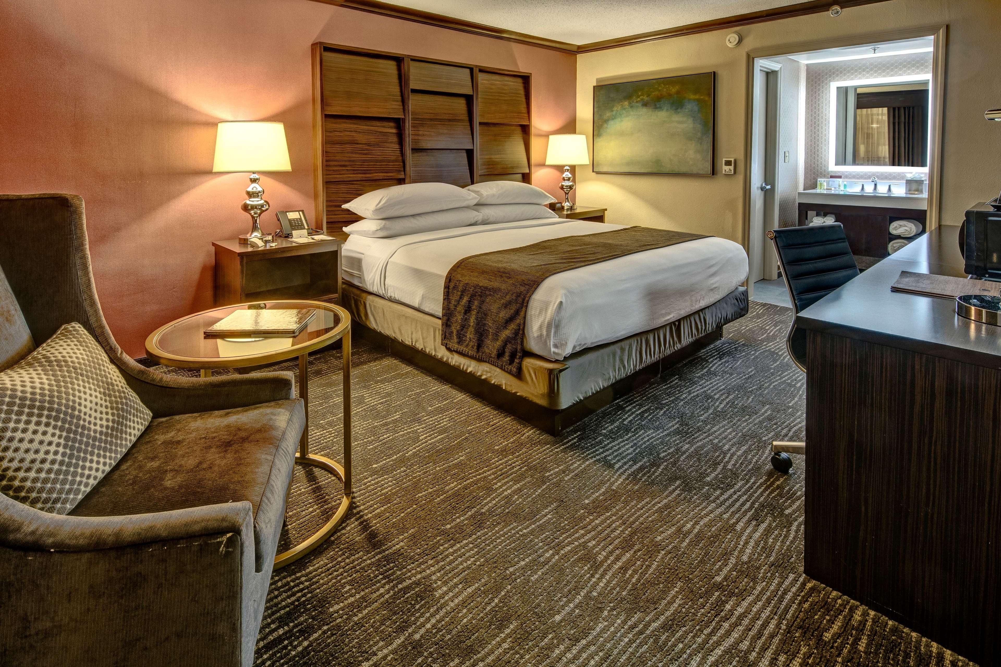 Doubletree By Hilton Decatur Riverfront Exterior foto
