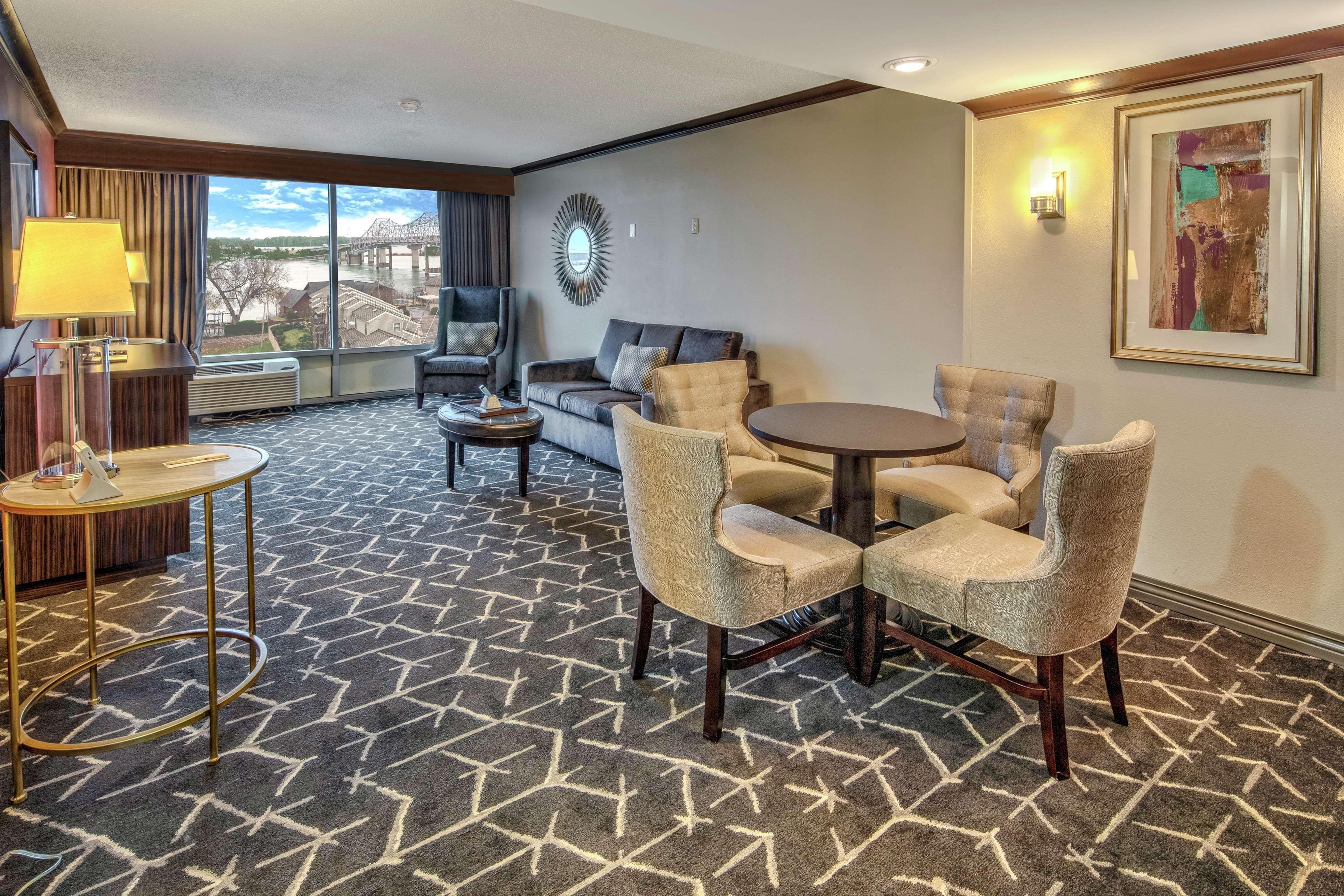 Doubletree By Hilton Decatur Riverfront Exterior foto