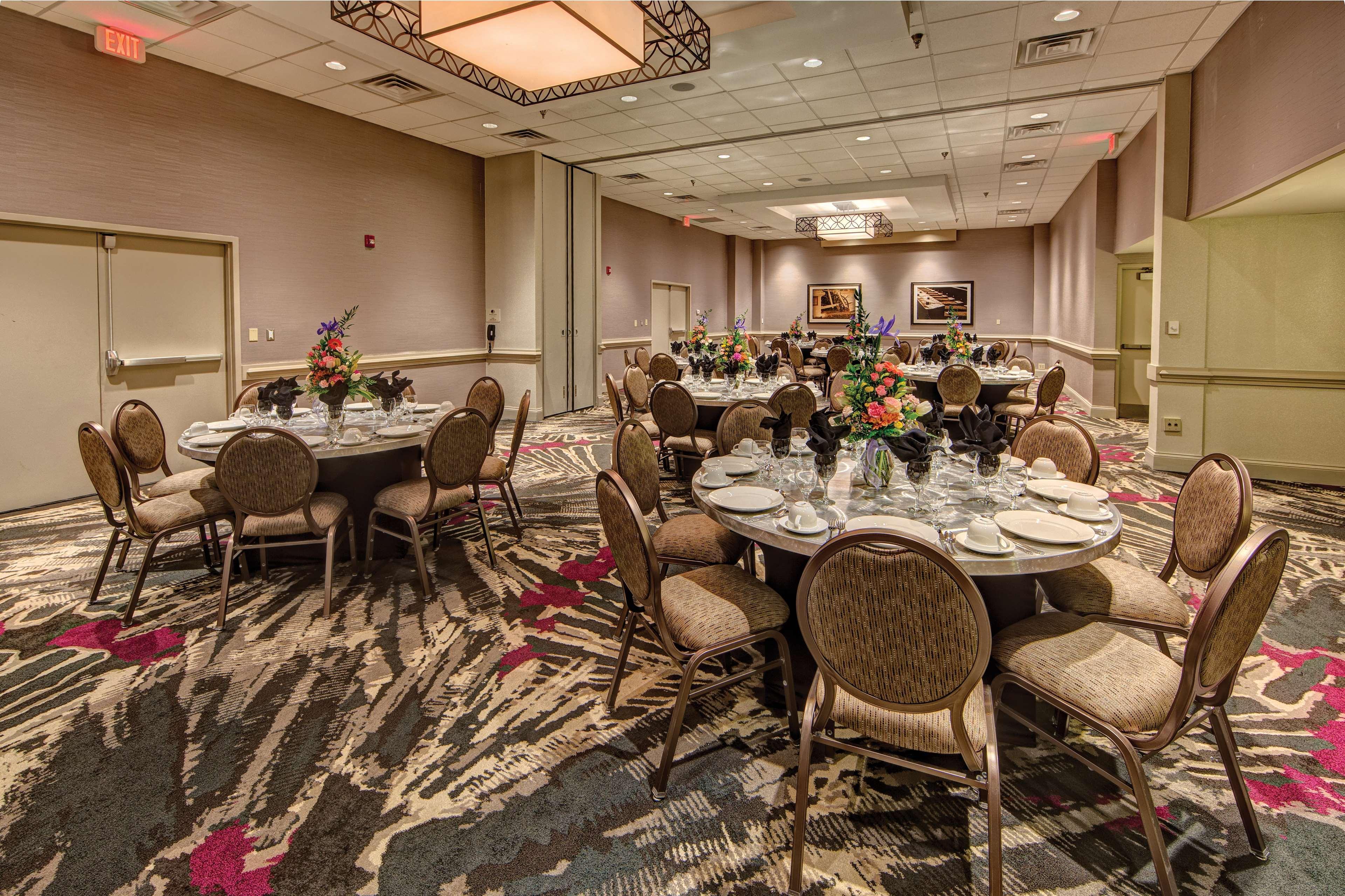 Doubletree By Hilton Decatur Riverfront Exterior foto